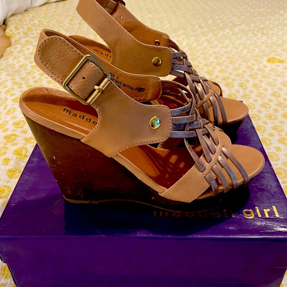 Women’s Madden Girl Klydee Tan Multi colored wedge sandals Size 8 - Picture 3 of 5